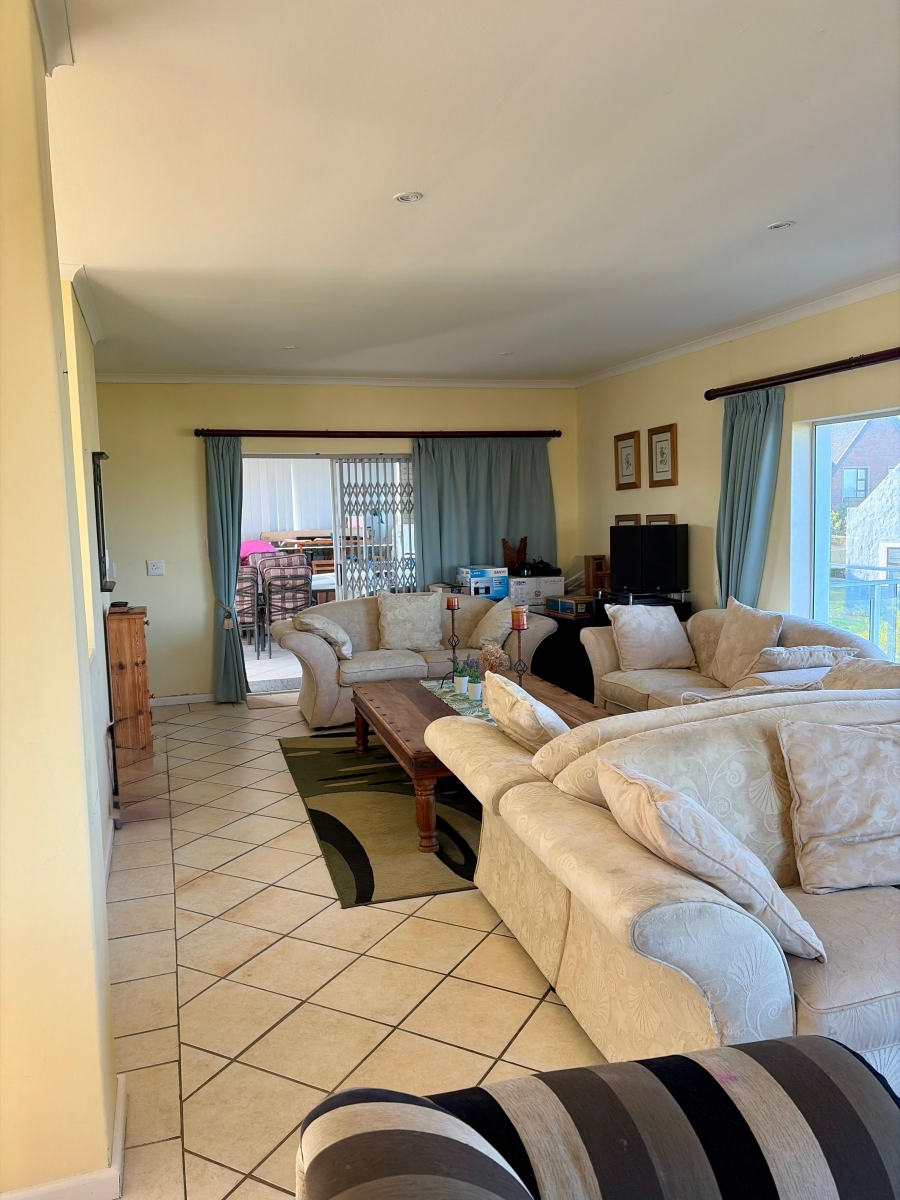 3 Bedroom Property for Sale in Boggomsbaai Western Cape